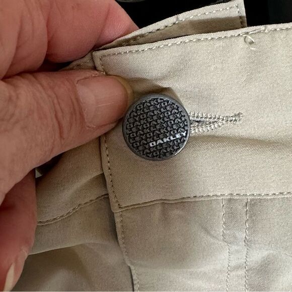 Oakley Tan Flat Front Shorts Casual Style - Picture 3 of 7